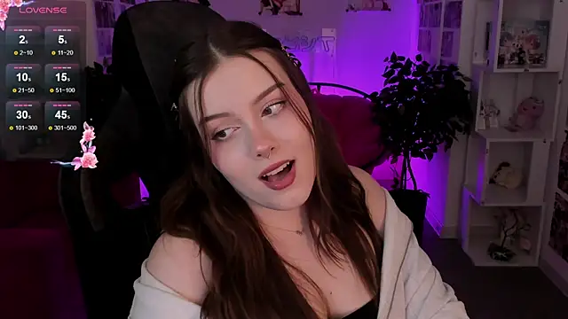 Snapshot of CoralineKeyns chatting on 10, 3, 2025 CoralineKeyns online show from 10, 3, 2025