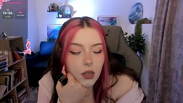 Snapshot of CoralineKeyns chatting on 30, 4, 2026 CoralineKeyns online show from 30, 4, 2026