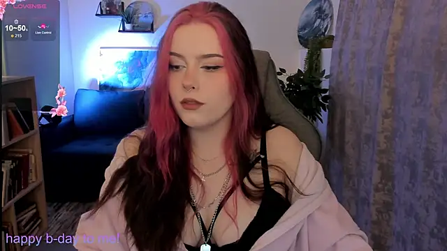 Snapshot of CoralineKeyns chatting on 14, 5, 2026 CoralineKeyns online show from 14, 5, 2026
