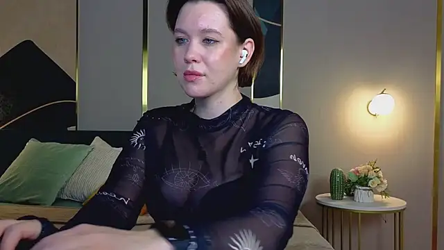 Snapshot of katy__moonj chatting on 1, 10, 2025 katy moonj online show from 1, 10, 2025