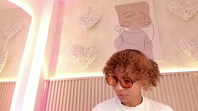 Snapshot of daiana_curly chatting on 24, 6, 2026 daiana curly online show from 24, 6, 2026