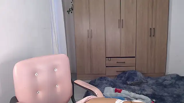 Snapshot of fairylatin222 chatting on 25, 2, 2025 fairylatin222 online show from 25, 2, 2025