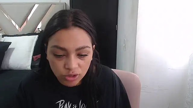 Snapshot of fairylatin222 chatting on 18, 10, 2025 fairylatin222 online show from 18, 10, 2025