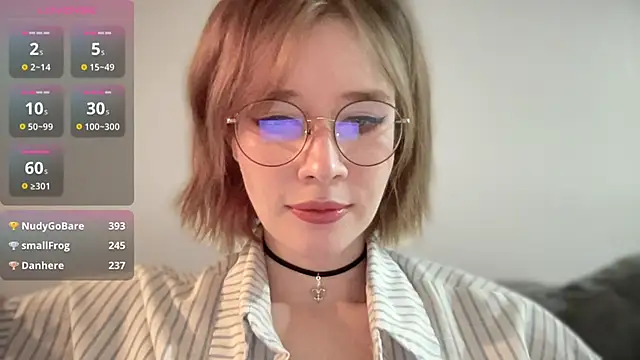 Snapshot of ms_christiana chatting on 18, 11, 2025 ms christiana online show from 18, 11, 2025