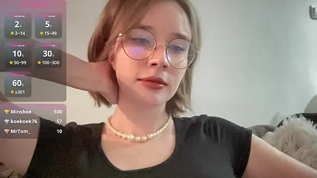 Snapshot of ms_christiana chatting on 21, 12, 2025 ms christiana online show from 21, 12, 2025