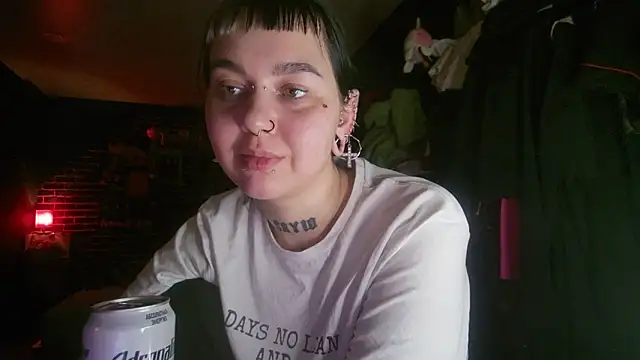 Snapshot of MoorderxDoll chatting on 7, 1, 2025 MoorderxDoll online show from 7, 1, 2025