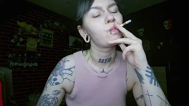 Snapshot of MoorderxDoll chatting on 19, 4, 2026 MoorderxDoll online show from 19, 4, 2026