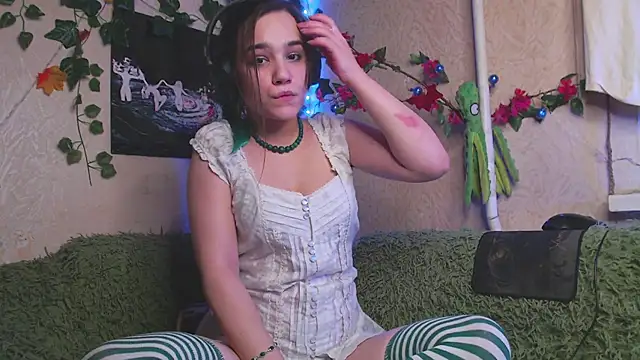 Snapshot of Tiny_Witch chatting on 30, 10, 2025 Tiny Witch online show from 30, 10, 2025