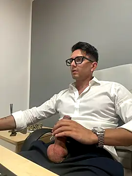 Snapshot of masterboss_ chatting on 18, 9, 2025 masterboss online show from 18, 9, 2025