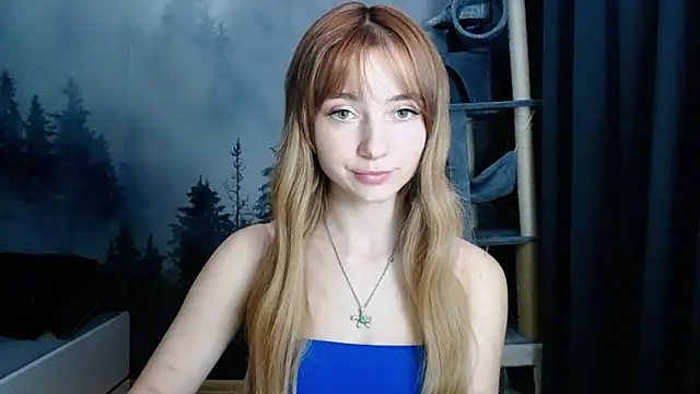 Snapshot of LuciaYoung chatting on 6, 1, 2025 LuciaYoung online show from 6, 1, 2025