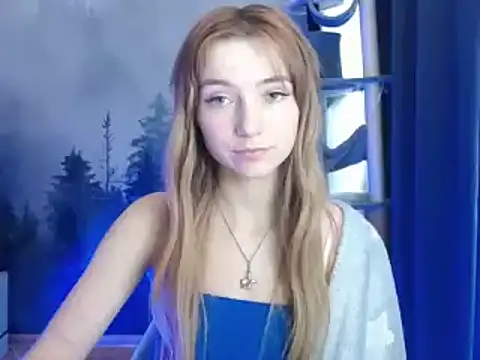 Snapshot of LuciaYoung chatting on 7, 1, 2025 LuciaYoung online show from 7, 1, 2025