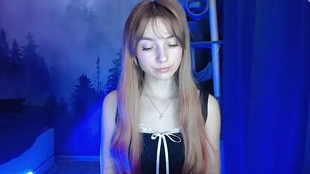 Snapshot of LuciaYoung chatting on 10, 1, 2025 LuciaYoung online show from 10, 1, 2025