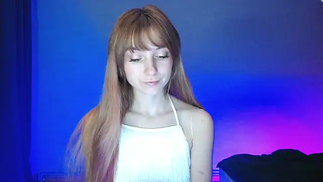 Snapshot of LuciaYoung chatting on 12, 1, 2025 LuciaYoung online show from 12, 1, 2025