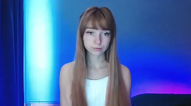 Snapshot of LuciaYoung chatting on 13, 1, 2025 LuciaYoung online show from 13, 1, 2025