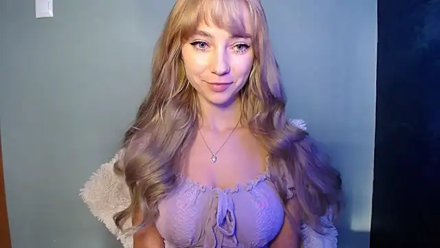 LuciaYoung online show from 27, 10, 2025