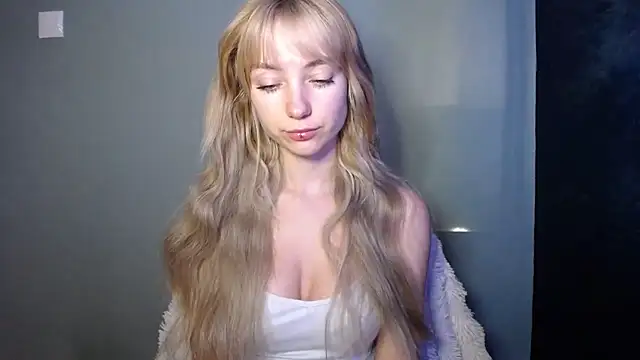 LuciaYoung online show from 7, 11, 2025