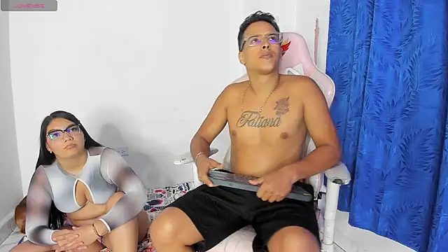 Snapshot of Latinos_couples chatting on 9, 3, 2026 Latinos couples online show from 9, 3, 2026