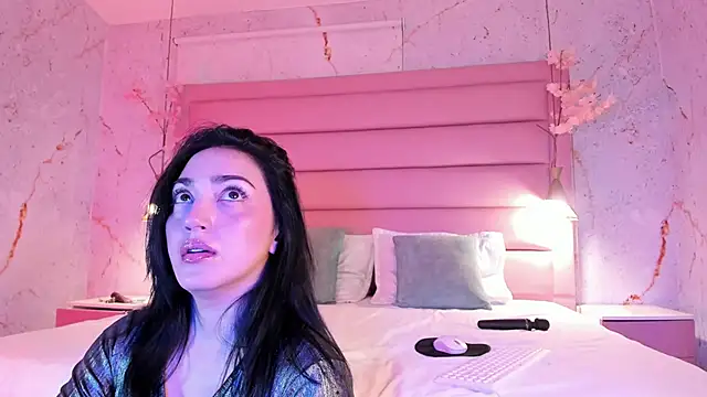 LIAH IZUMI online show from 10, 9, 2025