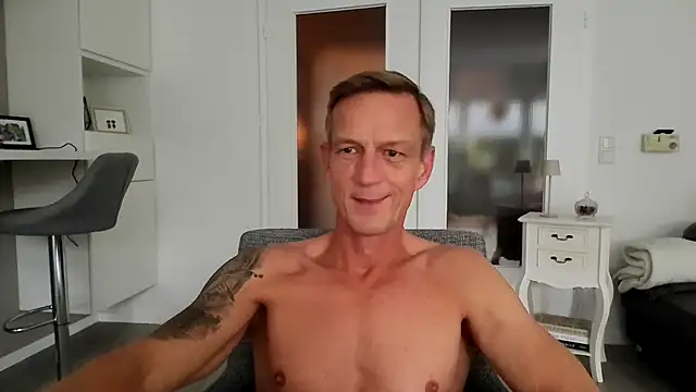 Snapshot of dirks71 chatting on 6, 11, 2025 dirks71 online show from 6, 11, 2025