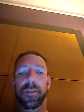 Snapshot of Treemandude chatting on 17, 11, 2025 Treemandude online show from 17, 11, 2025