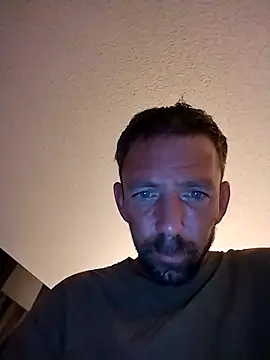 Snapshot of Treemandude chatting on 18, 11, 2025 Treemandude online show from 18, 11, 2025