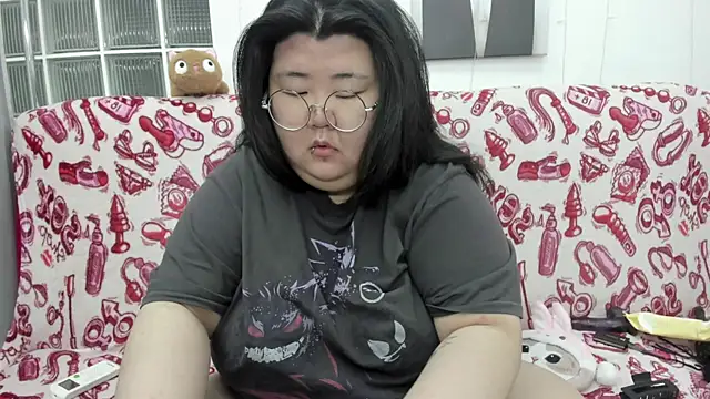 Snapshot of Nadine_asian chatting on 17, 5, 2026 Nadine asian online show from 17, 5, 2026
