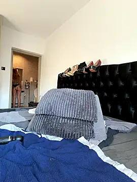 Laurahorney xo online show from 11, 10, 2025