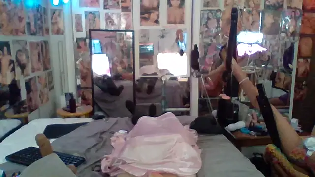 Snapshot of luvs2cumm69 chatting on 7, 5, 2026 luvs2cumm69 online show from 7, 5, 2026