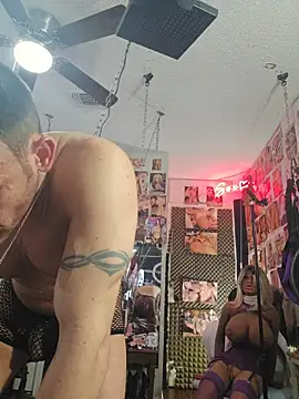Snapshot of luvs2cumm69 chatting on 11, 5, 2026 luvs2cumm69 online show from 11, 5, 2026