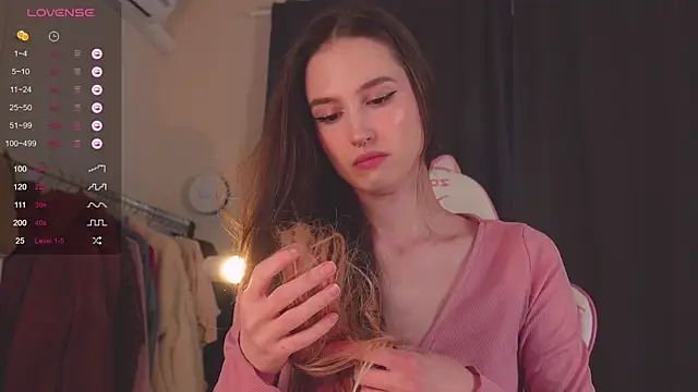 Snapshot of NeonShine chatting on 23, 1, 2025 NeonShine online show from 23, 1, 2025