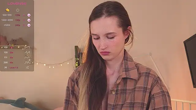 Snapshot of NeonShine chatting on 29, 1, 2025 NeonShine online show from 29, 1, 2025