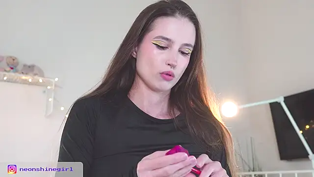 Snapshot of NeonShine chatting on 7, 10, 2025 NeonShine online show from 7, 10, 2025