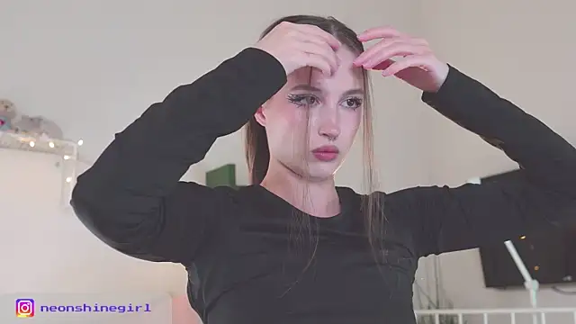 Snapshot of NeonShine chatting on 13, 10, 2025 NeonShine online show from 13, 10, 2025