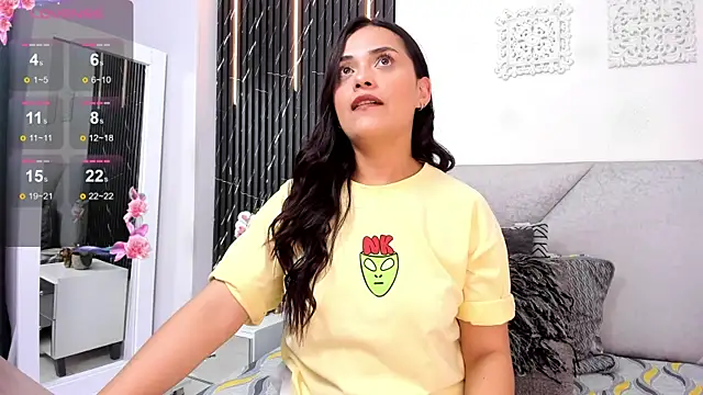 Snapshot of katrina_kaif_x chatting on 1, 3, 2025 katrina kaif x online show from 1, 3, 2025