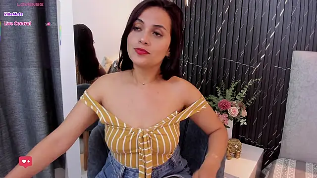 Snapshot of katrina_kaif_x chatting on 4, 11, 2025 katrina kaif x online show from 4, 11, 2025