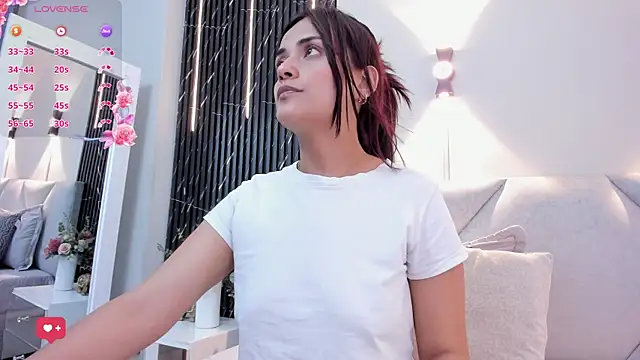 Snapshot of katrina_kaif_x chatting on 19, 11, 2025 katrina kaif x online show from 19, 11, 2025