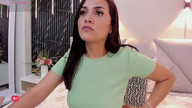 Snapshot of katrina_kaif_x chatting on 27, 11, 2025 katrina kaif x online show from 27, 11, 2025