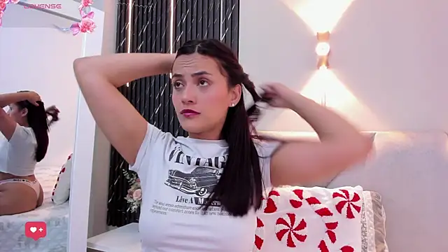 Snapshot of katrina_kaif_x chatting on 18, 12, 2025 katrina kaif x online show from 18, 12, 2025