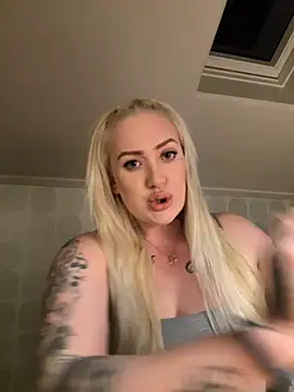 QueenOfFknBj online show from 7, 2, 2025