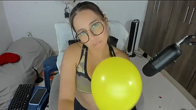 isa loves cum online show from 18, 3, 2026