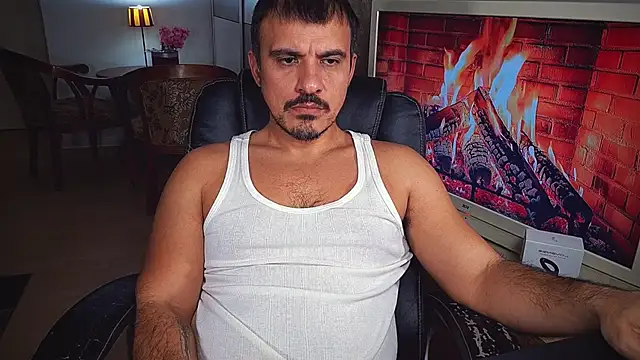 Snapshot of officeman7 chatting on 7, 12, 2024 officeman7 online show from 7, 12, 2024