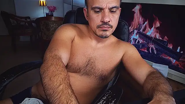 Snapshot of officeman7 chatting on 11, 12, 2024 officeman7 online show from 11, 12, 2024