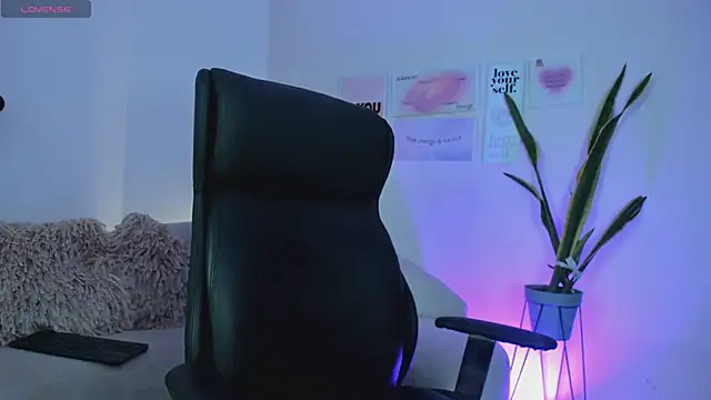 ChloeHarper  online show from 14, 2, 2025