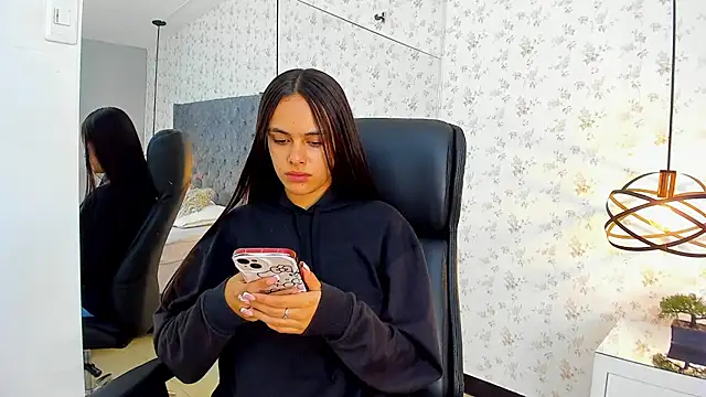 ChloeHarper  online show from 11, 9, 2025