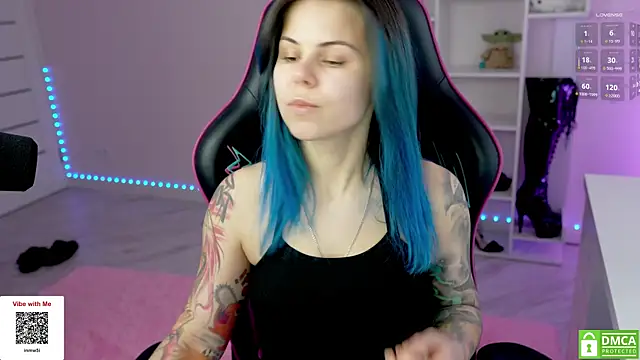 Snapshot of Latex_Kitty chatting on 18, 11, 2025 Latex Kitty online show from 18, 11, 2025