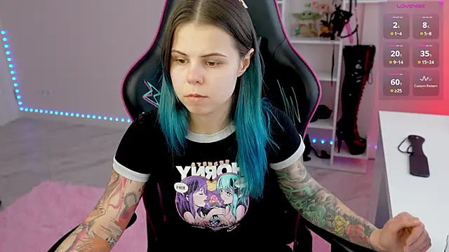 Latex Kitty online show from 3, 2, 2026