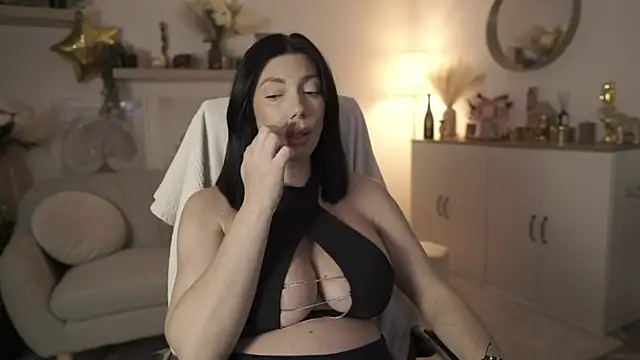 Snapshot of ViviRuth chatting on 23, 10, 2025 ViviRuth online show from 23, 10, 2025