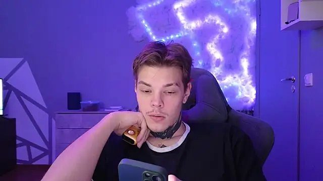 Snapshot of DENIS_HERE chatting on 9, 12, 2024 DENIS HERE online show from 9, 12, 2024