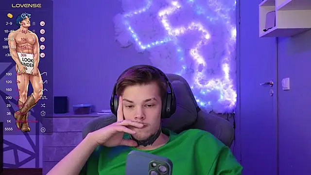 Snapshot of DENIS_HERE chatting on 10, 12, 2024 DENIS HERE online show from 10, 12, 2024