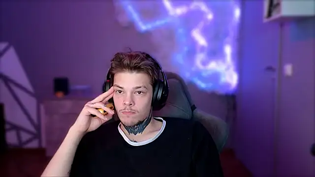 Snapshot of DENIS_HERE chatting on 15, 12, 2024 DENIS HERE online show from 15, 12, 2024